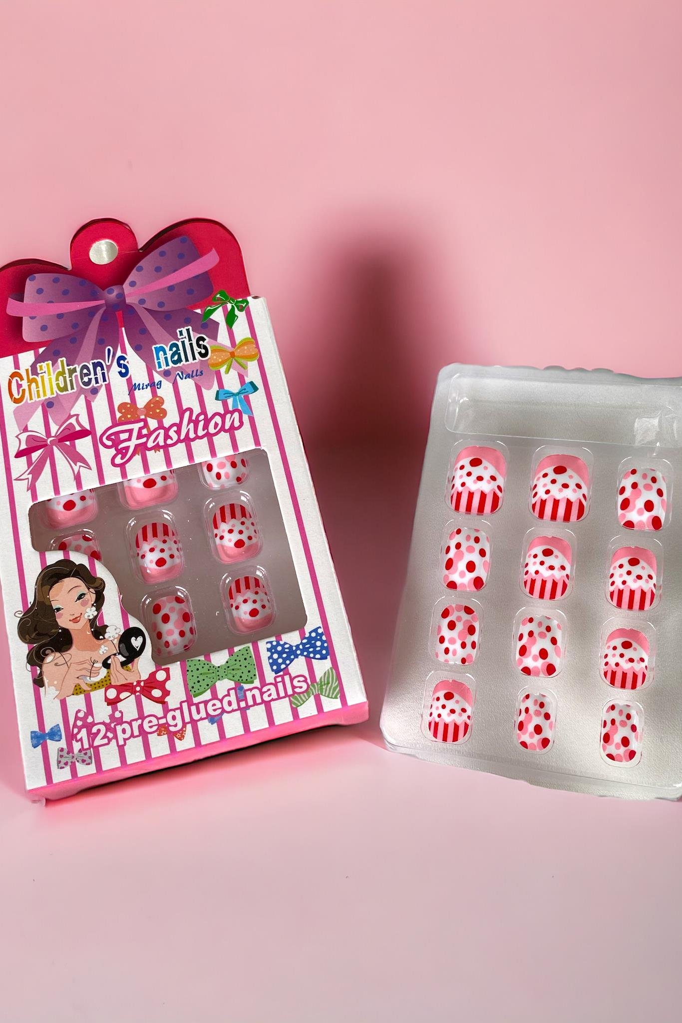 Pembe Renk Puantiye Figürlü Çocuk Takma Tırnak