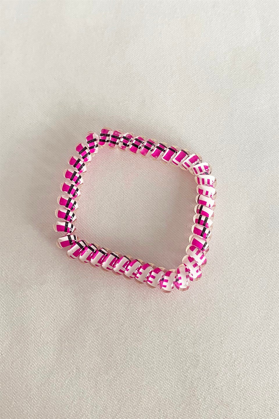 Pembe Renk Siyah Çizgili Helezon Lastik Toka