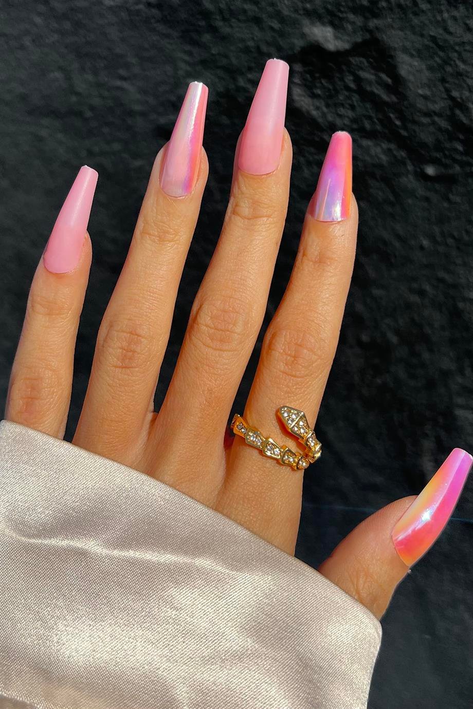 Pembe Renk Uzun Boy Barbie Girl Hologramlı Takma Tırnak (Yapıştırıcılı)