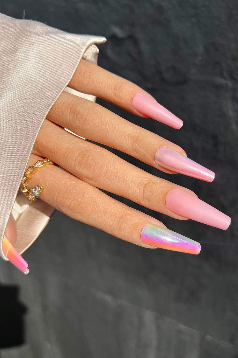 Pembe Renk Uzun Boy Barbie Girl Hologramlı Takma Tırnak (Yapıştırıcılı)