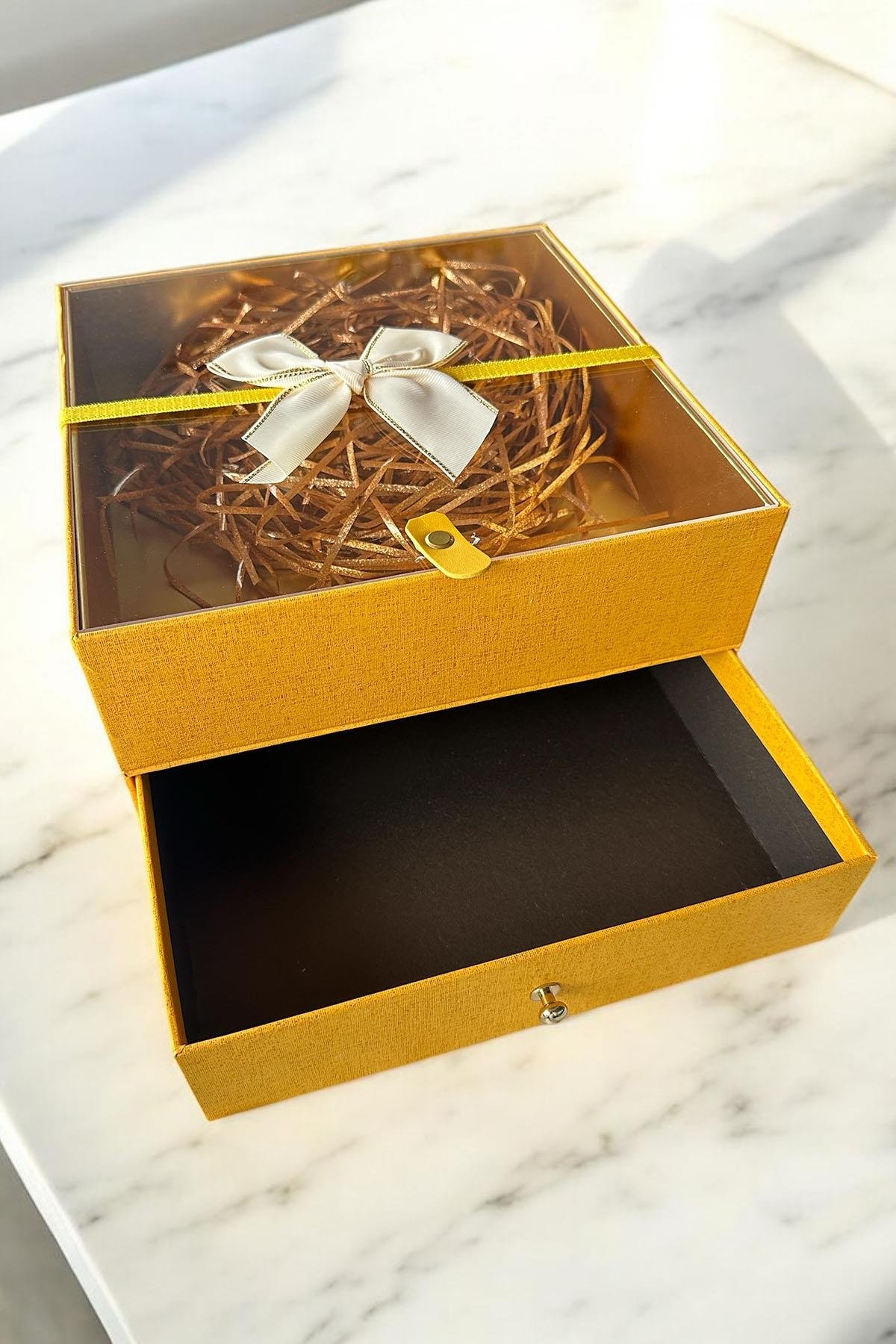 Sarı Renk Çekmece Detaylı Hediye Kutusu