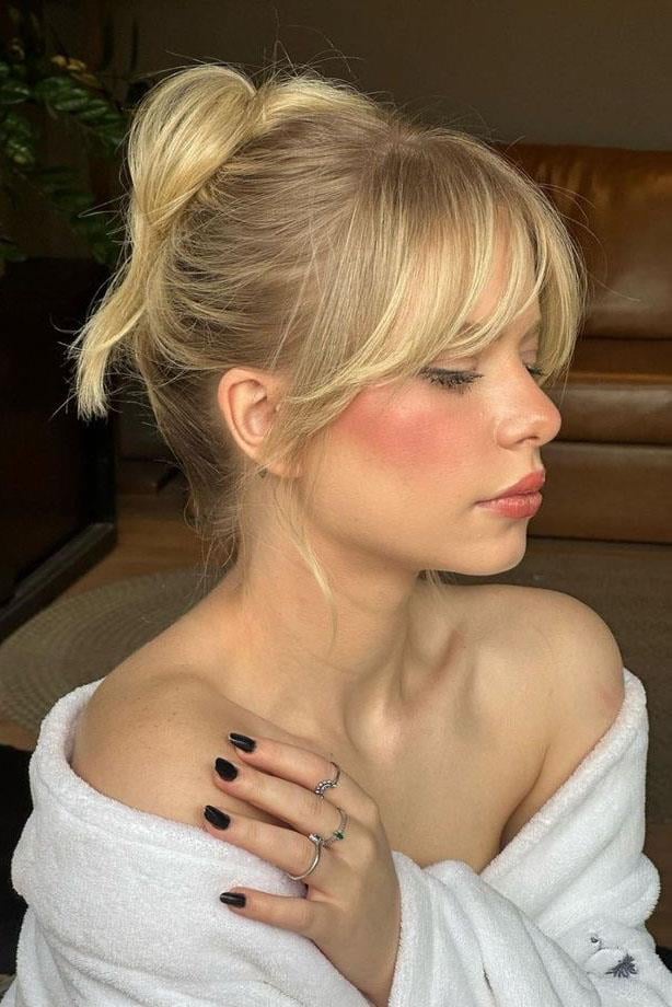 Sarı Renk Uzun Kenarlı Seyrek Takma Kahkül