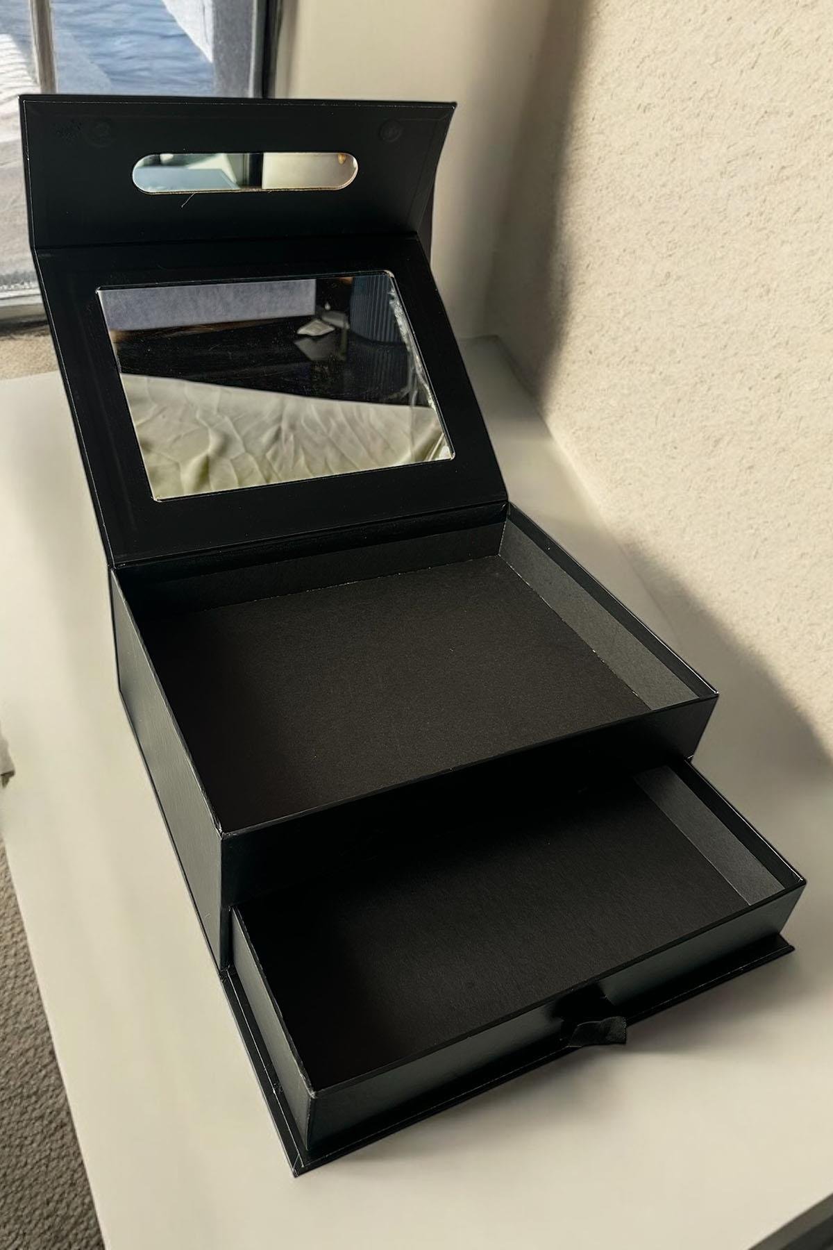 Siyah Renk Çanta Detaylı Çekmeceli Hediye Kutusu