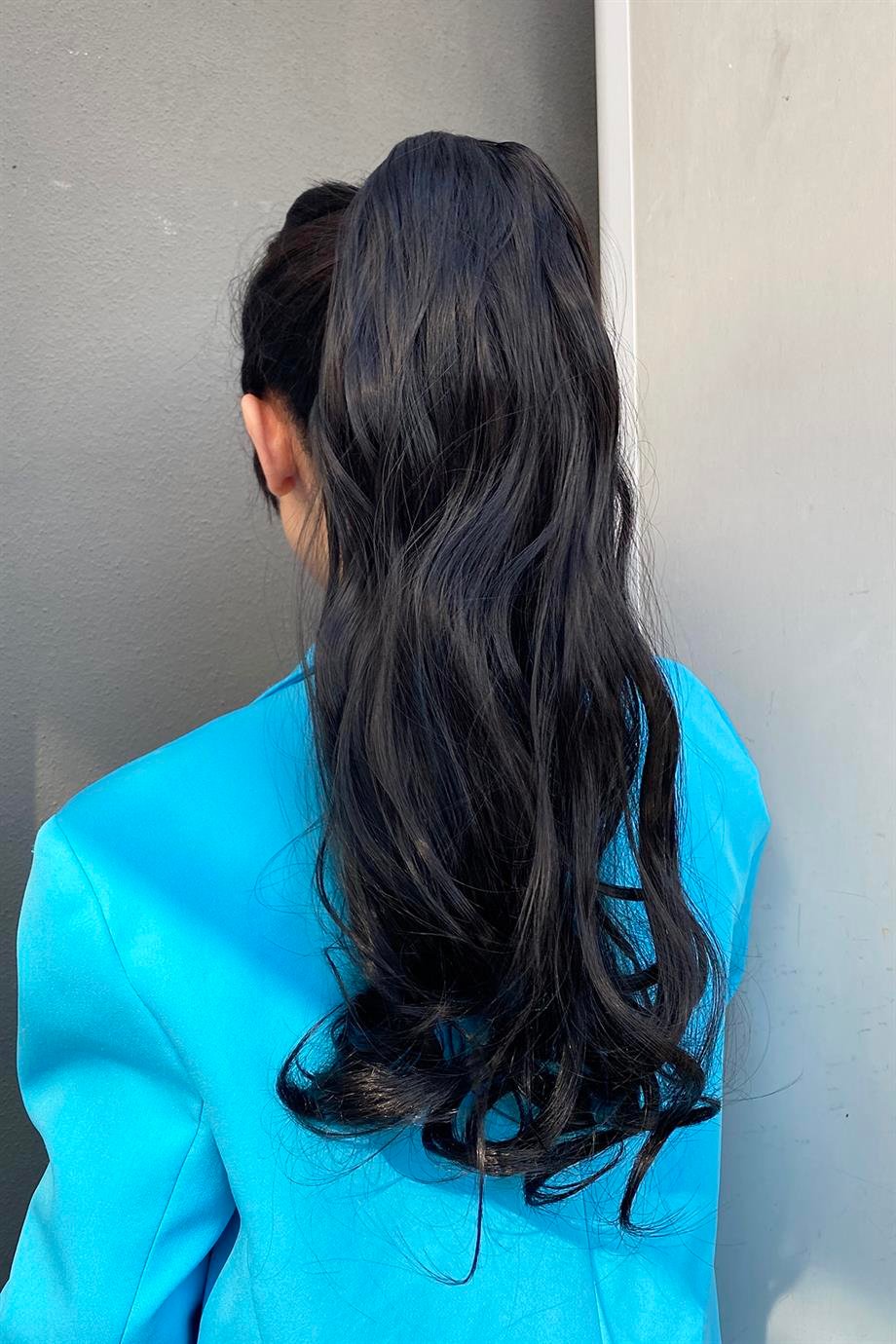 Siyah Renk Dalgalı At Kuyruğu Saç