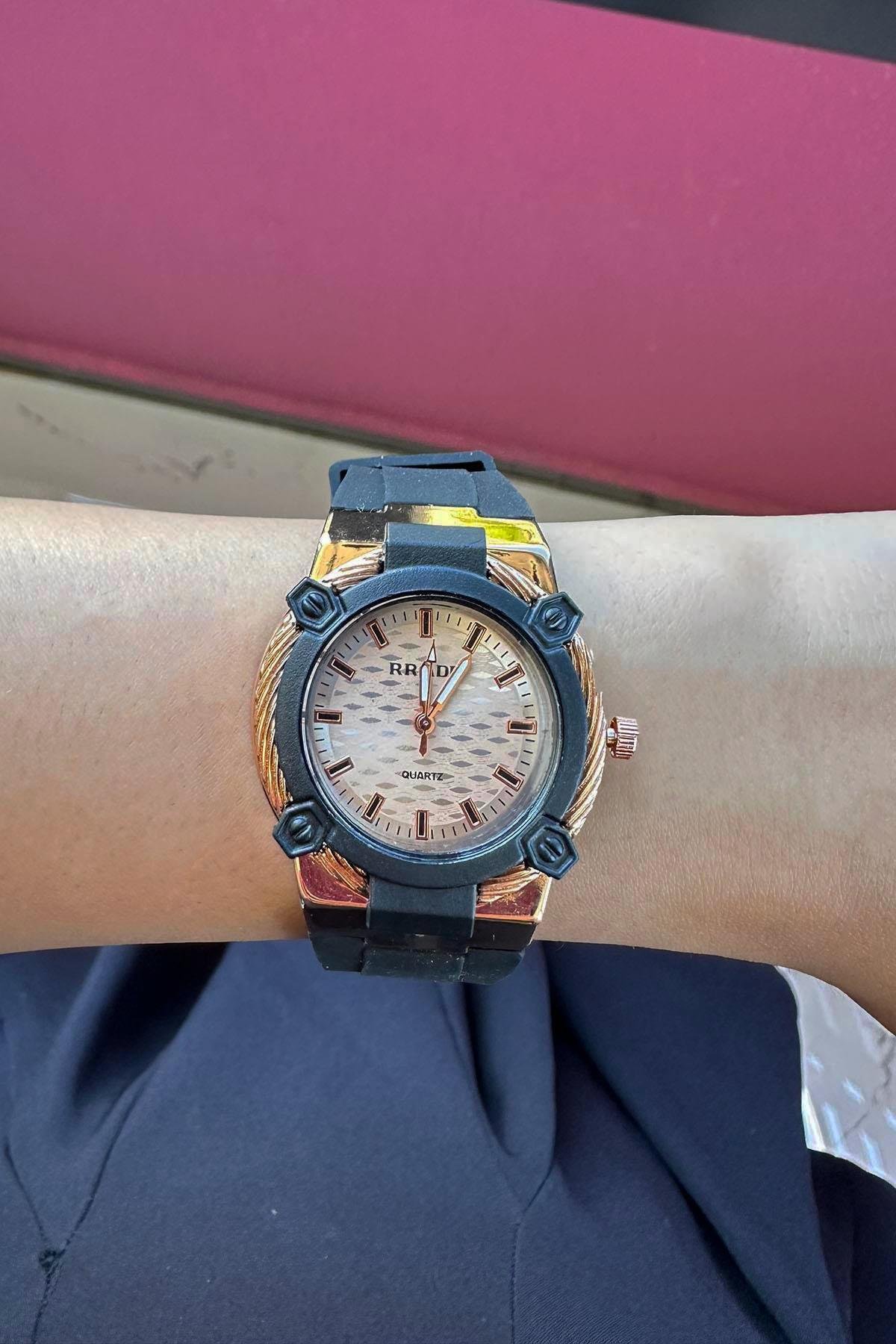 Siyah Renk Silikon Kordonlu Kadın Saat