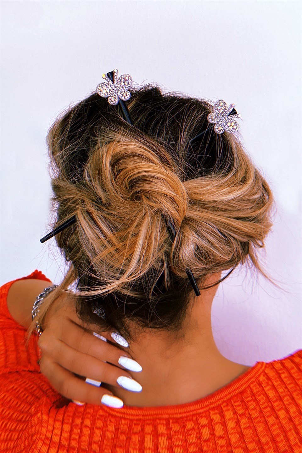 Siyah Renk Taşlı Kelebek Figürlü Topuz Toka