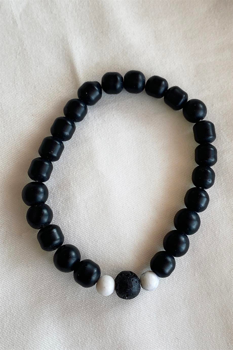 Siyah Ve Beyaz Renk Boncuk Detaylı Erkek Bileklik 