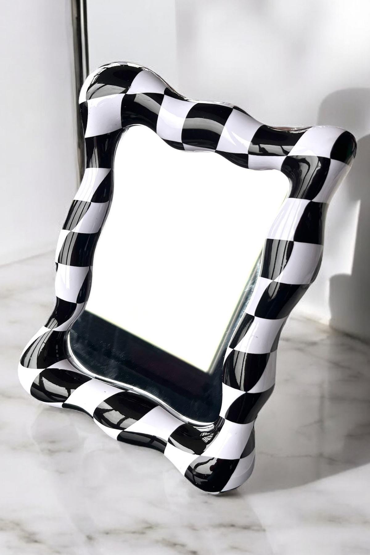 Siyah Ve Beyaz Renk Masa Aynası