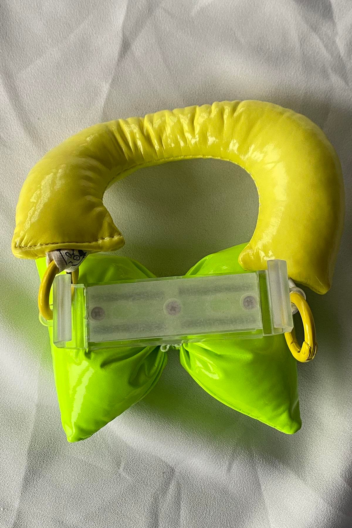 Yeşil Renk Fiyonk Figürlü Telefon Aksesuarı