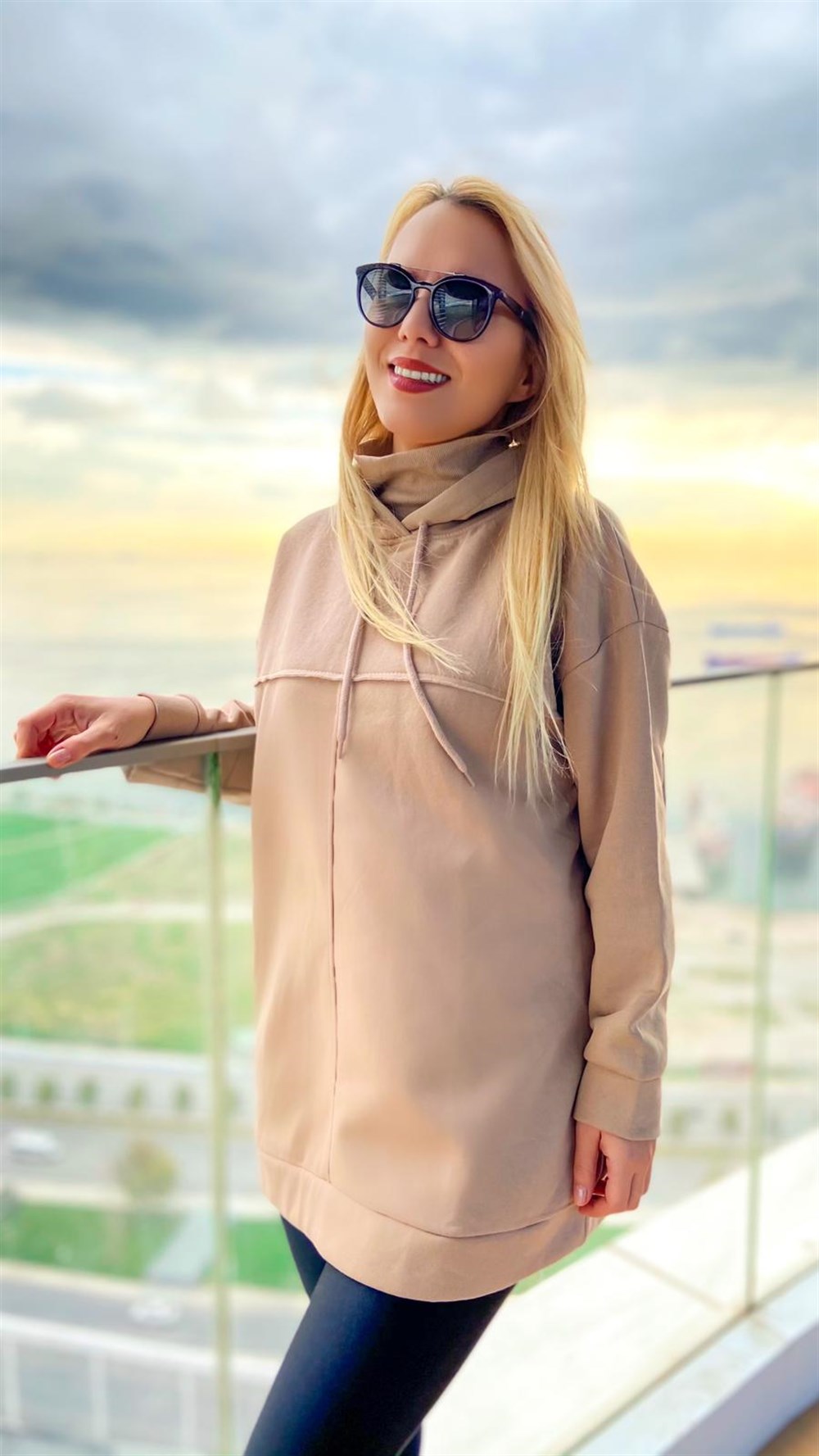 Boğazlı Kapşonlu Şardonlu Sweatshirt 