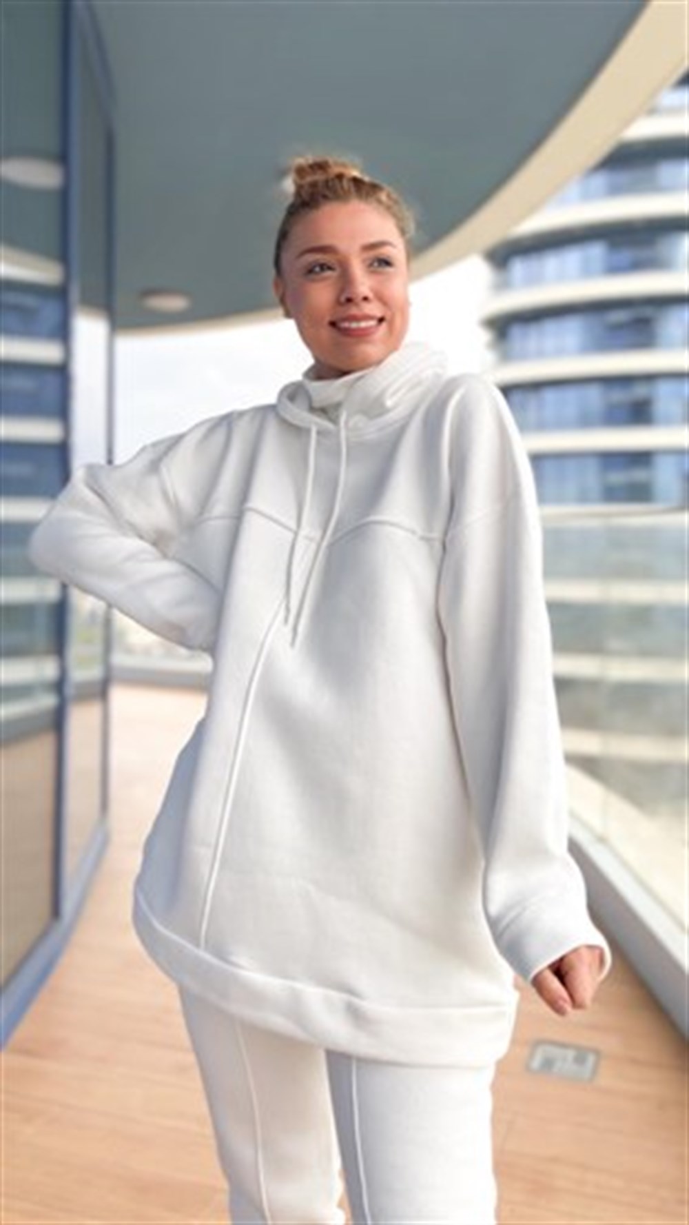 Boğazlı Kapşonlu Şardonlu Sweatshirt 