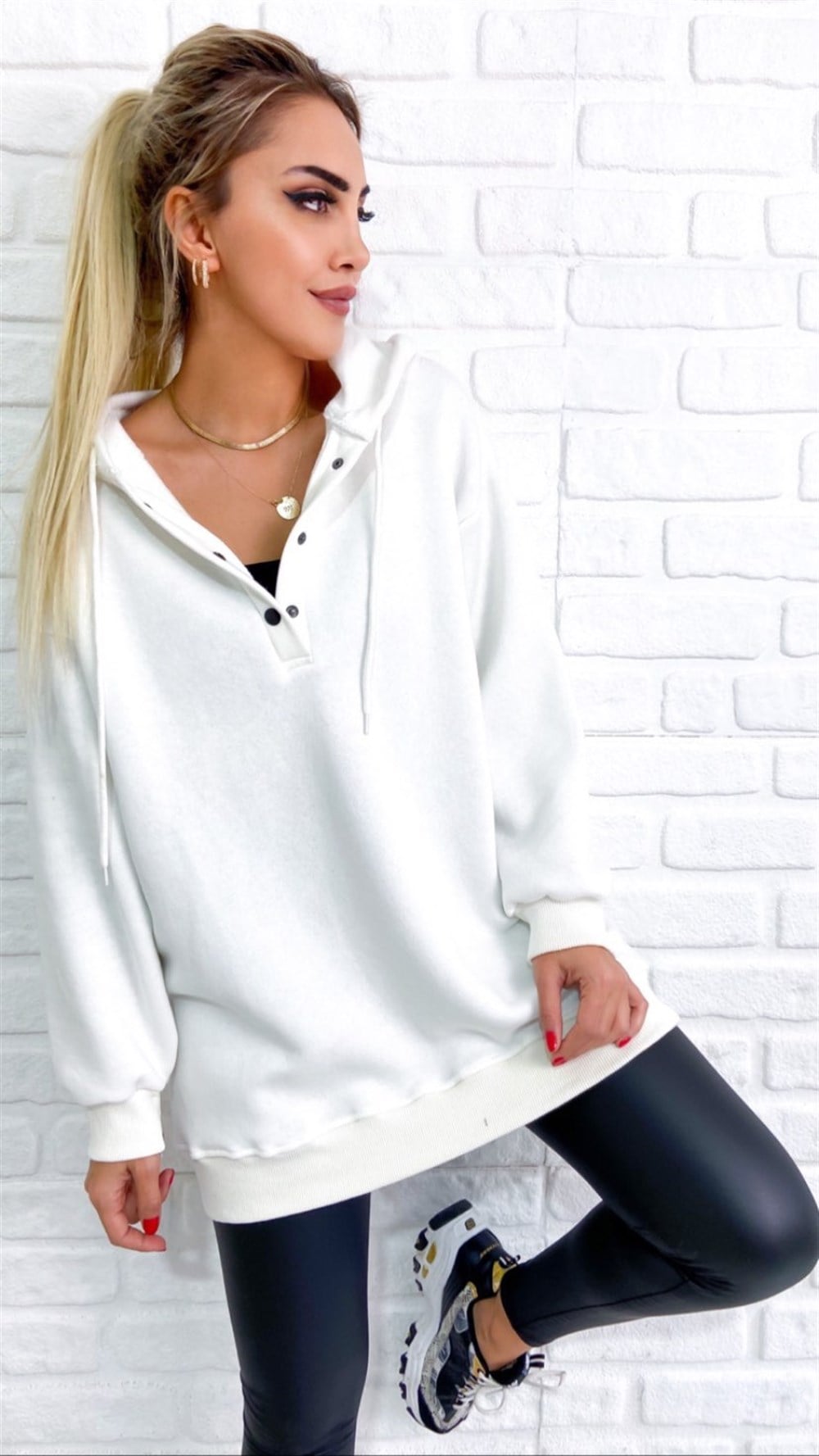 Düğme Detayli Kapşonlu Sweat