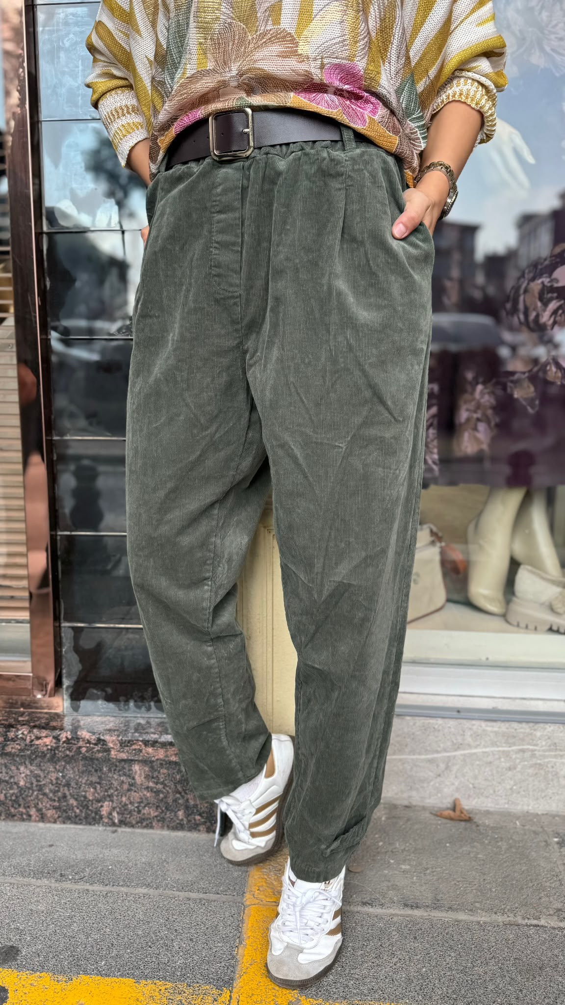 Kadife Paçası Düğmeli Pantolon 