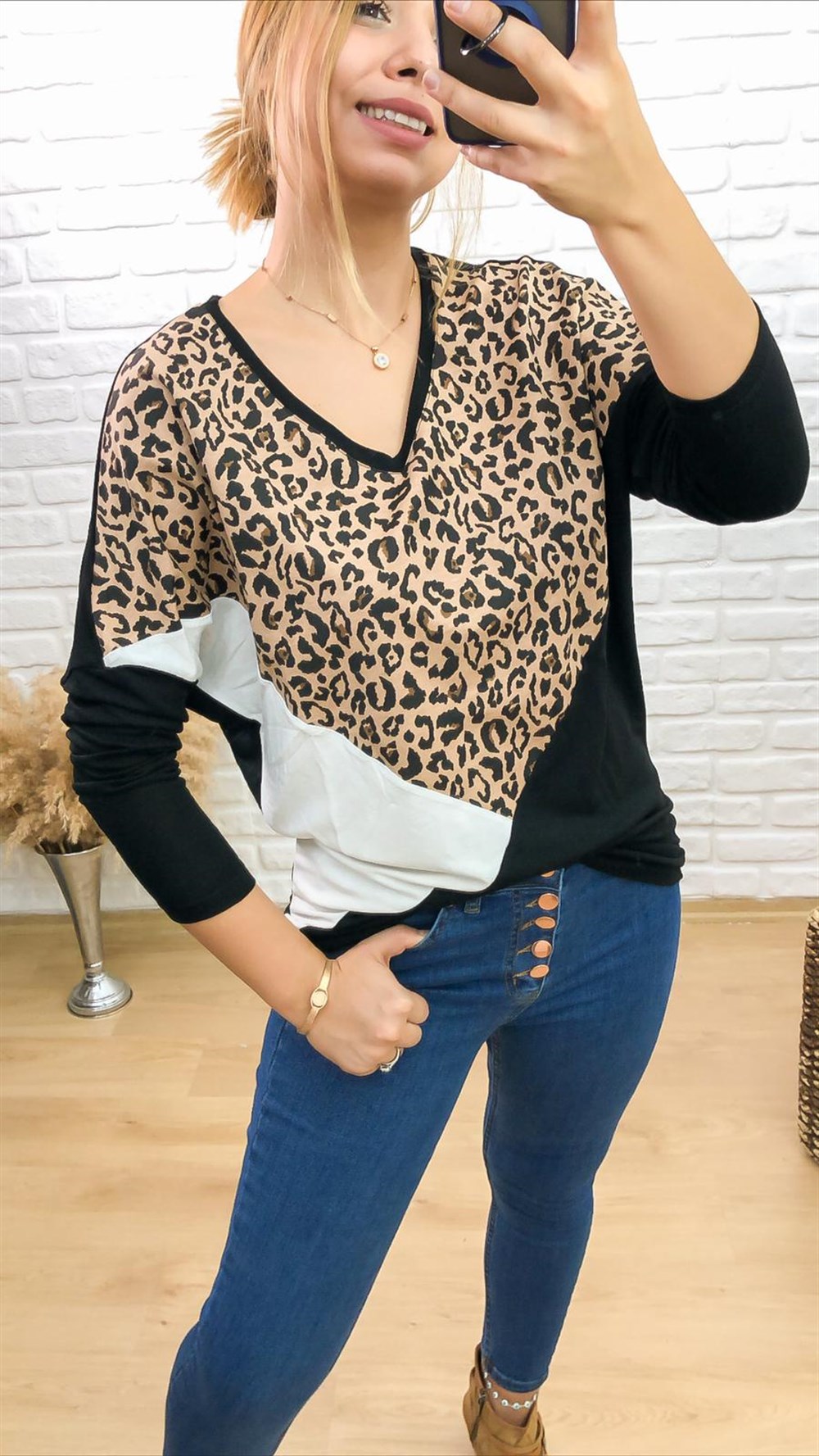 Leoparlı V Yaka Triko