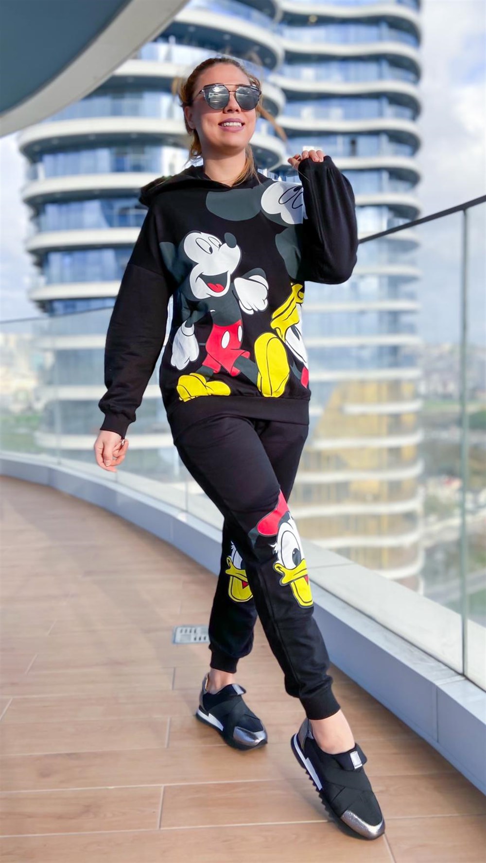 Noce Mickey Takım