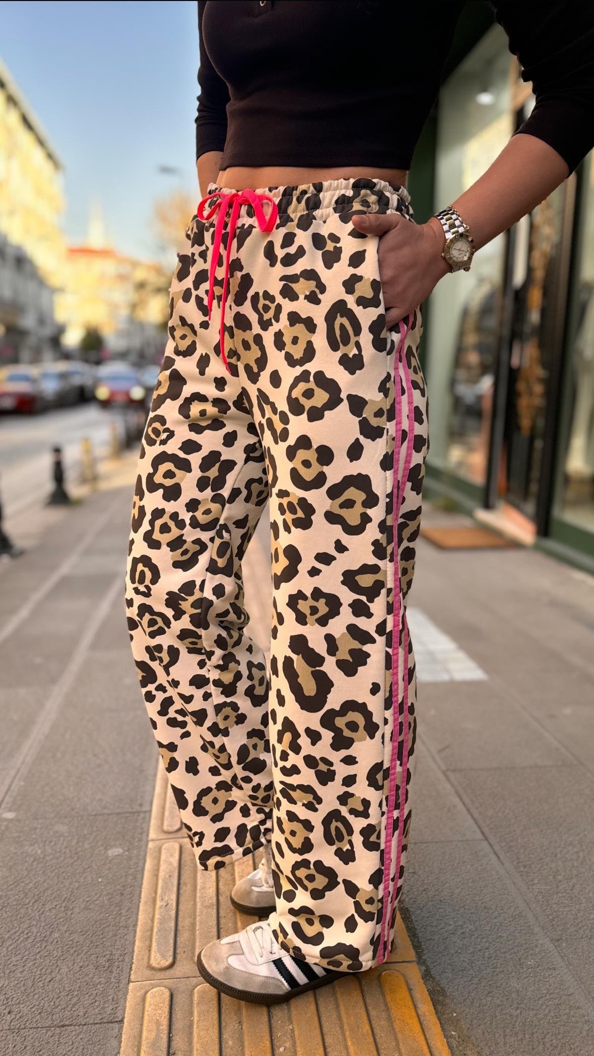 Pembe Şeritli Leopar Pantolon 
