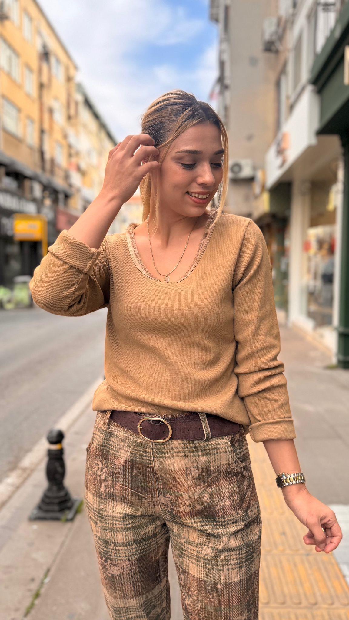 Pis Dikiş Yaka Pamuk Bluz