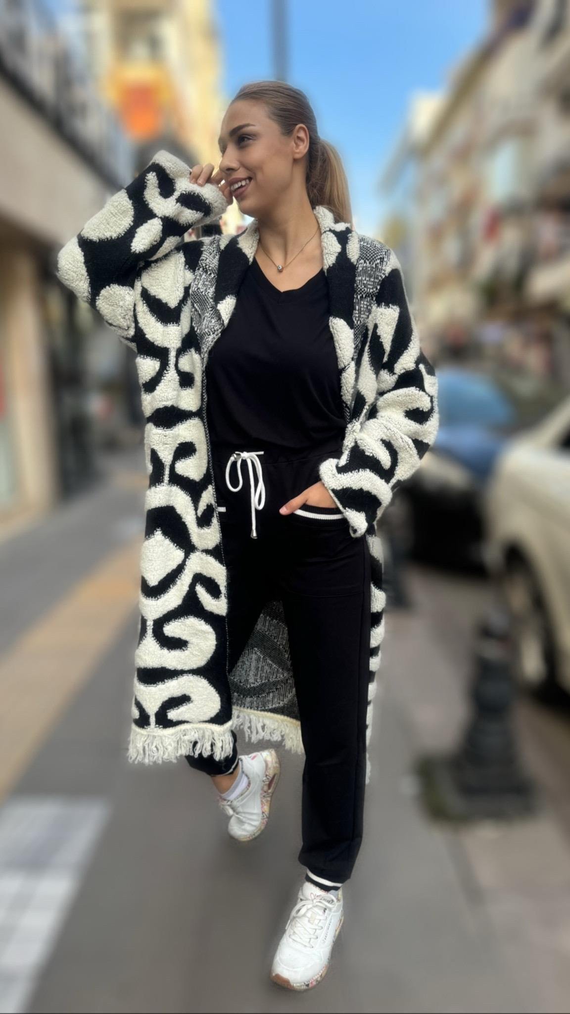 Siyah Beyaz Yumuşacık Hırka