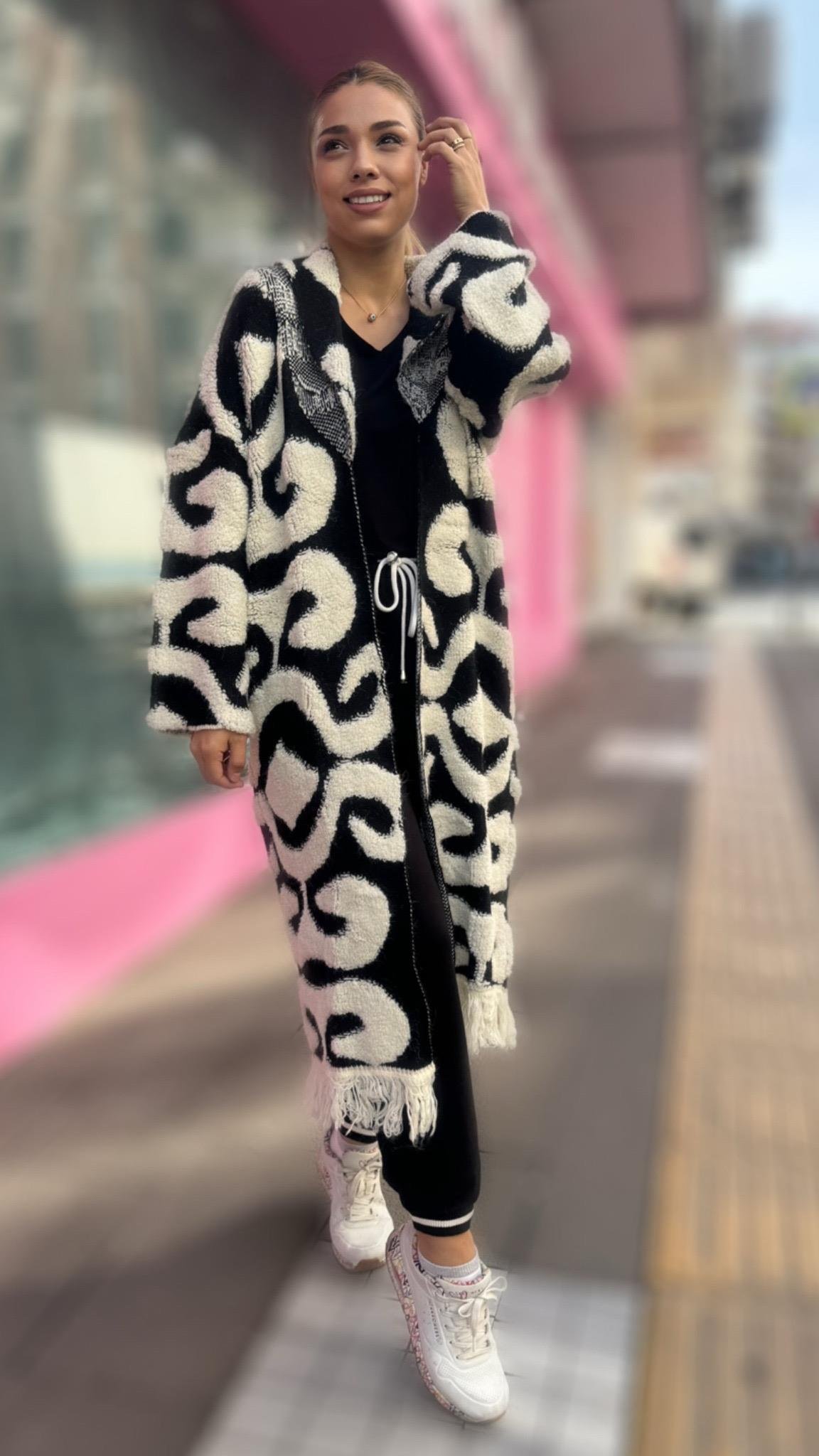 Siyah Beyaz Yumuşacık Hırka