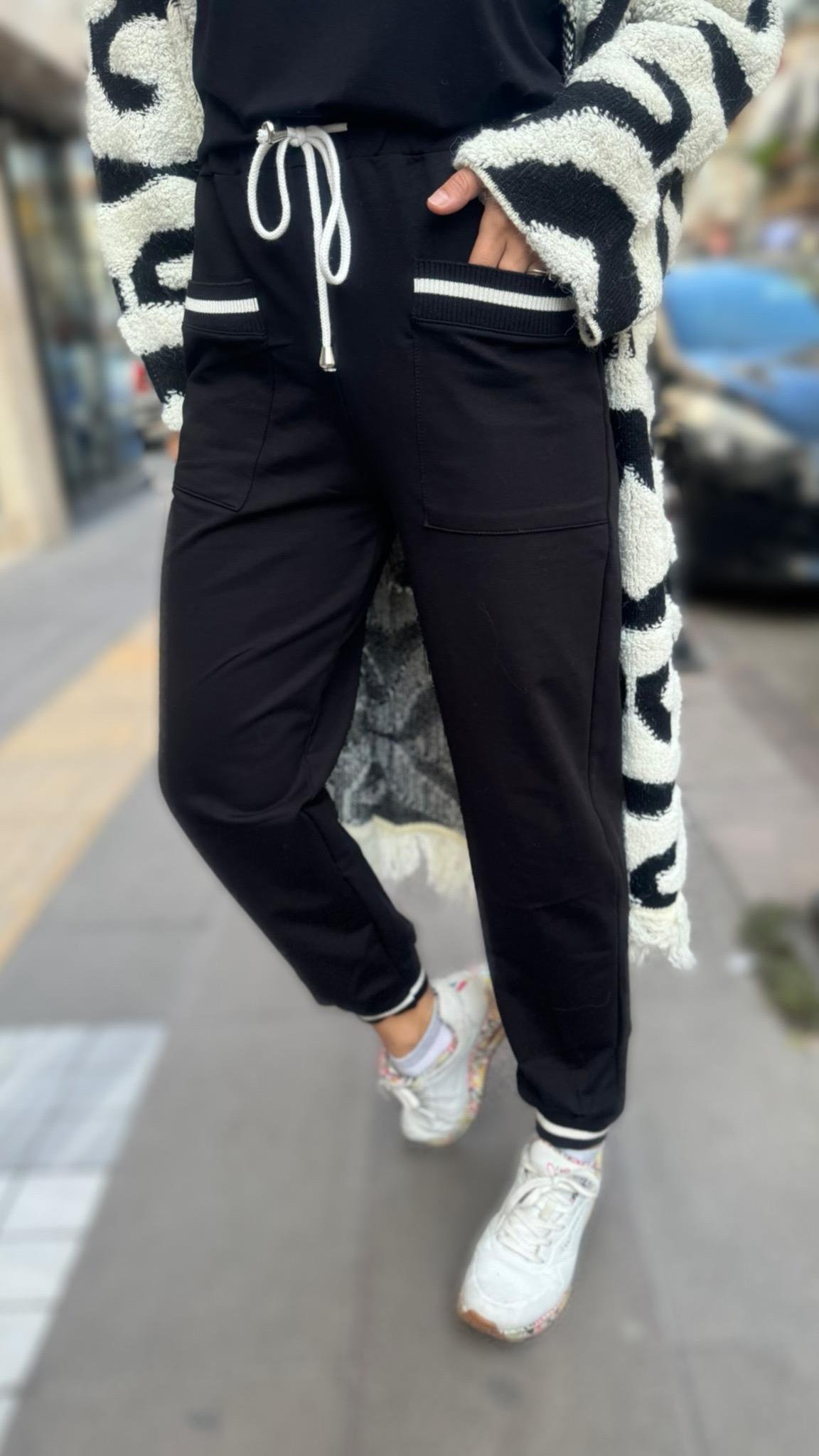 Siyah Cepli Eşofman Altı