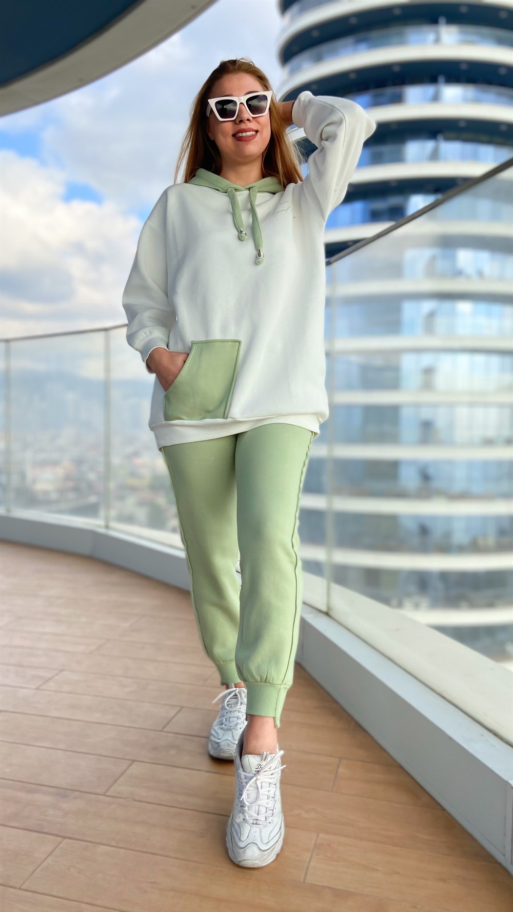 Yan Cep Sweatshirt
