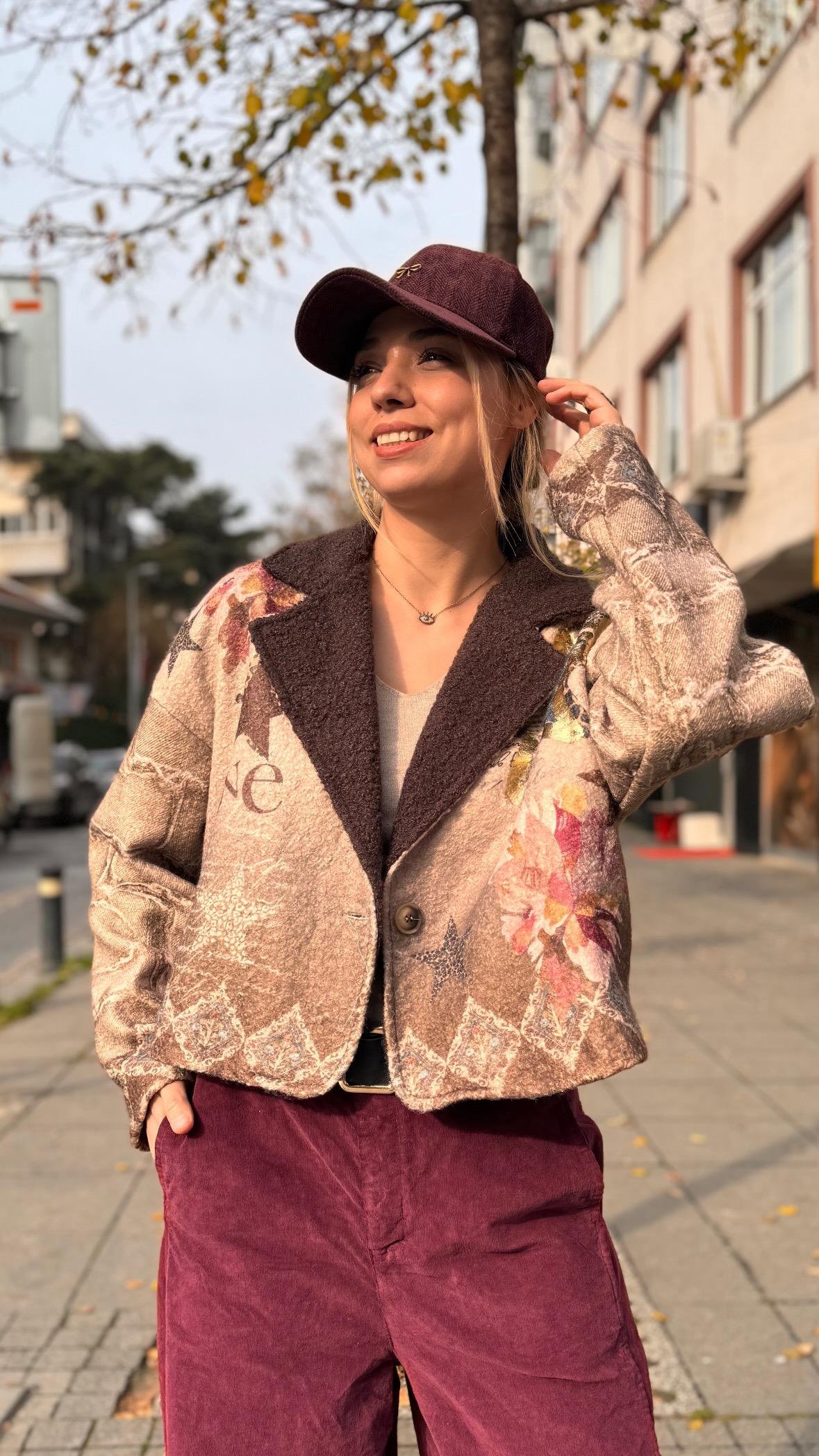 Yıldızlı Keçe Ceket 