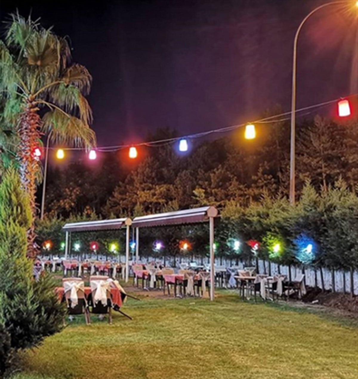 Ağaç Aydınlatma Feneri Su Geçirmez Solmaz A+ Kalite Plastik 10 Adet Tasarruflu 10W Ampul Paketli