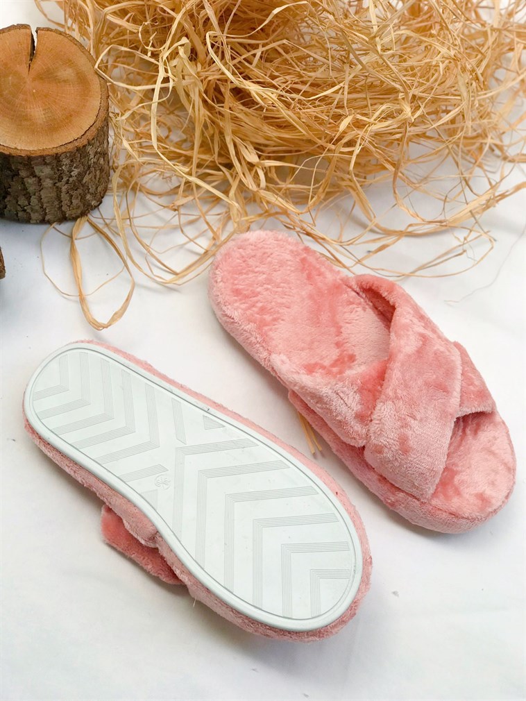 Pembe Peluş Kadın Ev Terliği