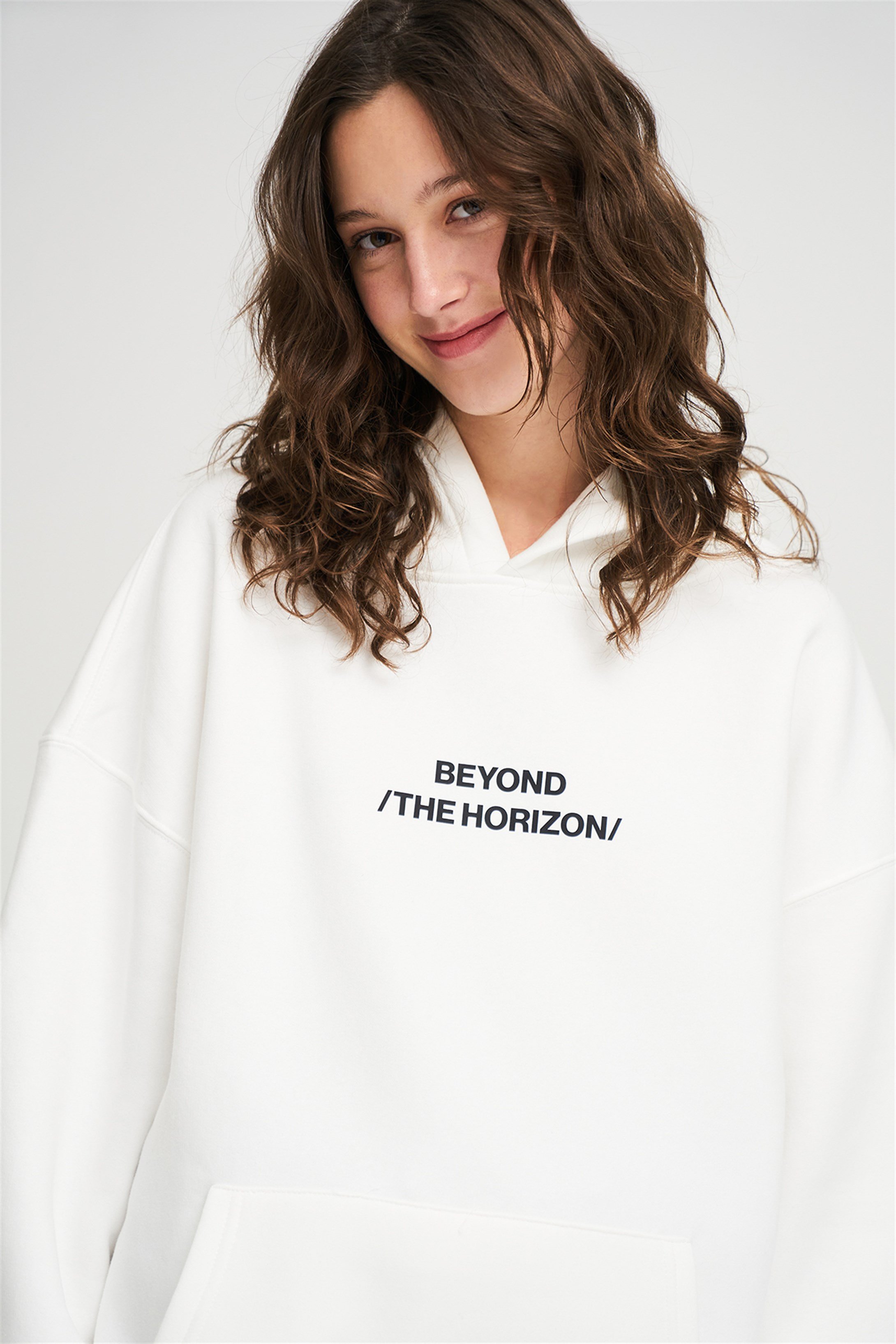 Trendiz Unisex Beyond the Horizon Sweatshirt Beyaz