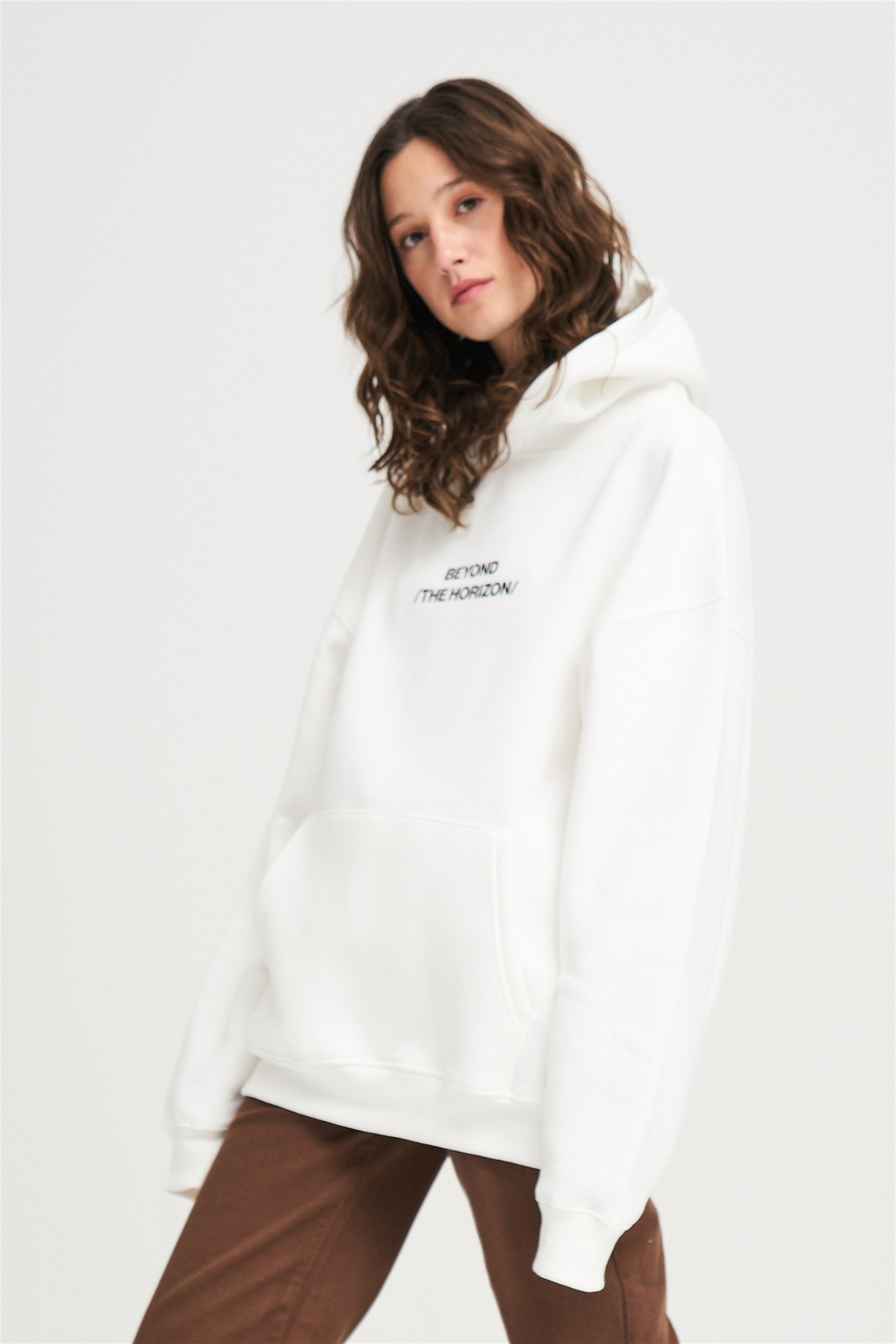 Trendiz Unisex Beyond the Horizon Sweatshirt Beyaz