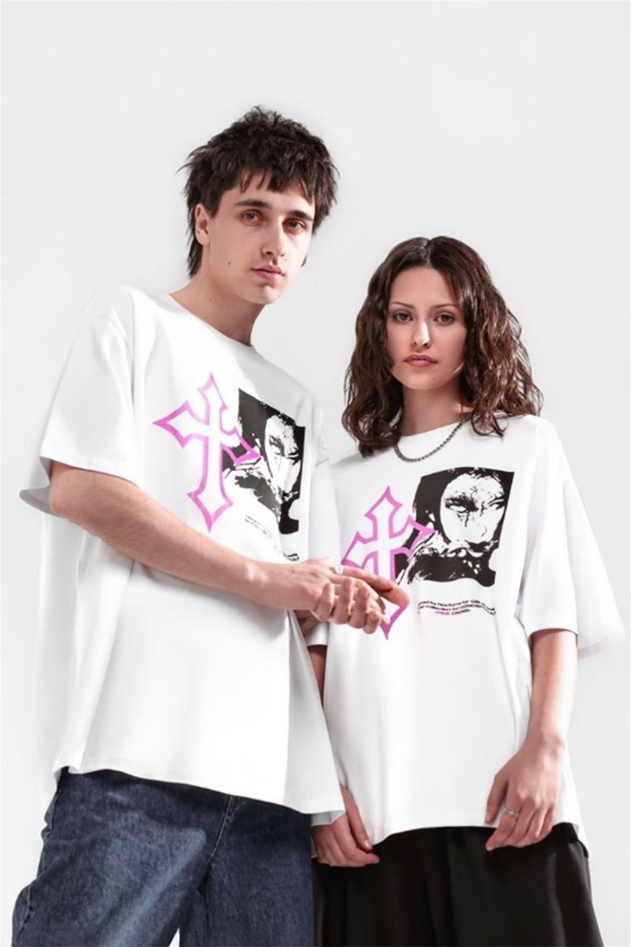 Trendiz Unisex Gothic Pembe Haç Tshirt Beyaz