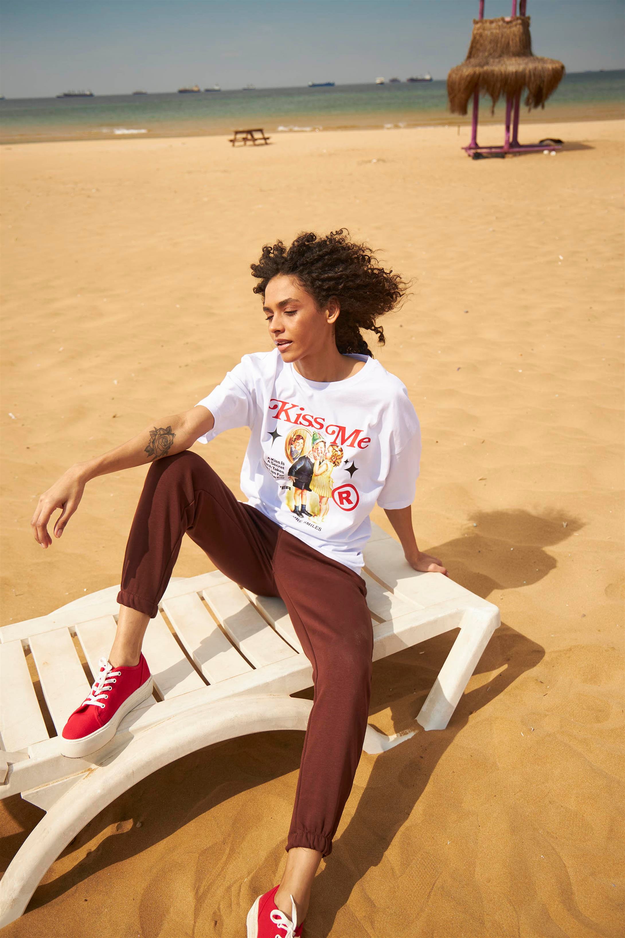 Trendiz Unisex Kiss Me Tshirt Beyaz