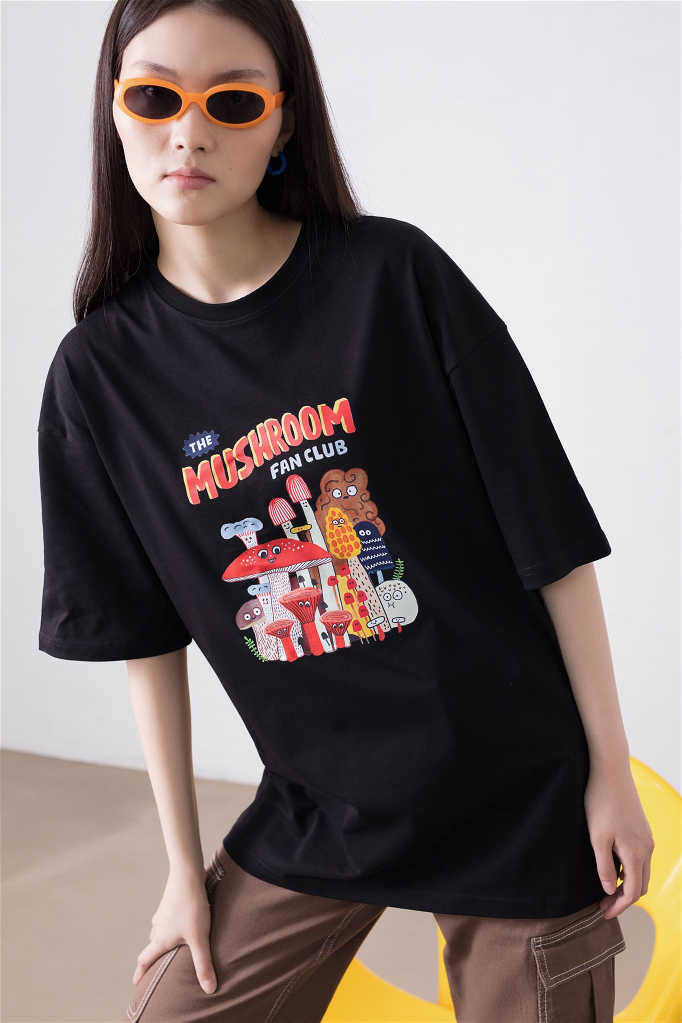 Trendiz Unisex The Mushroom Siyah Tshirt
