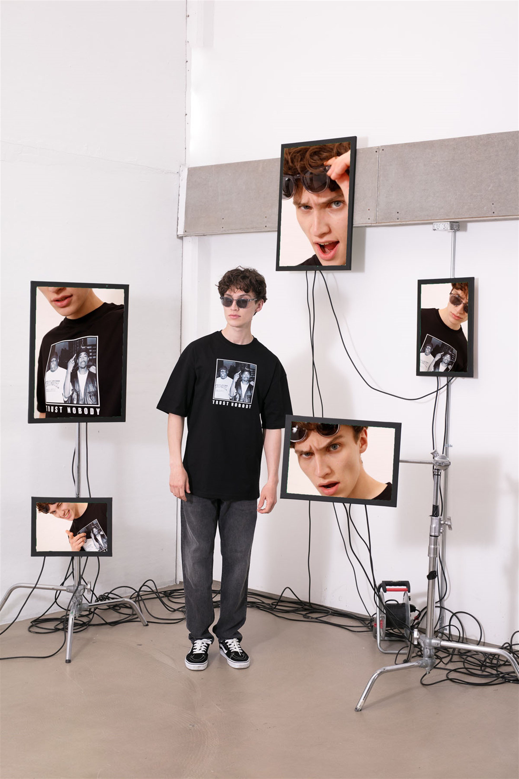 Trendiz Unisex Trust Nobody Siyah Tshirt