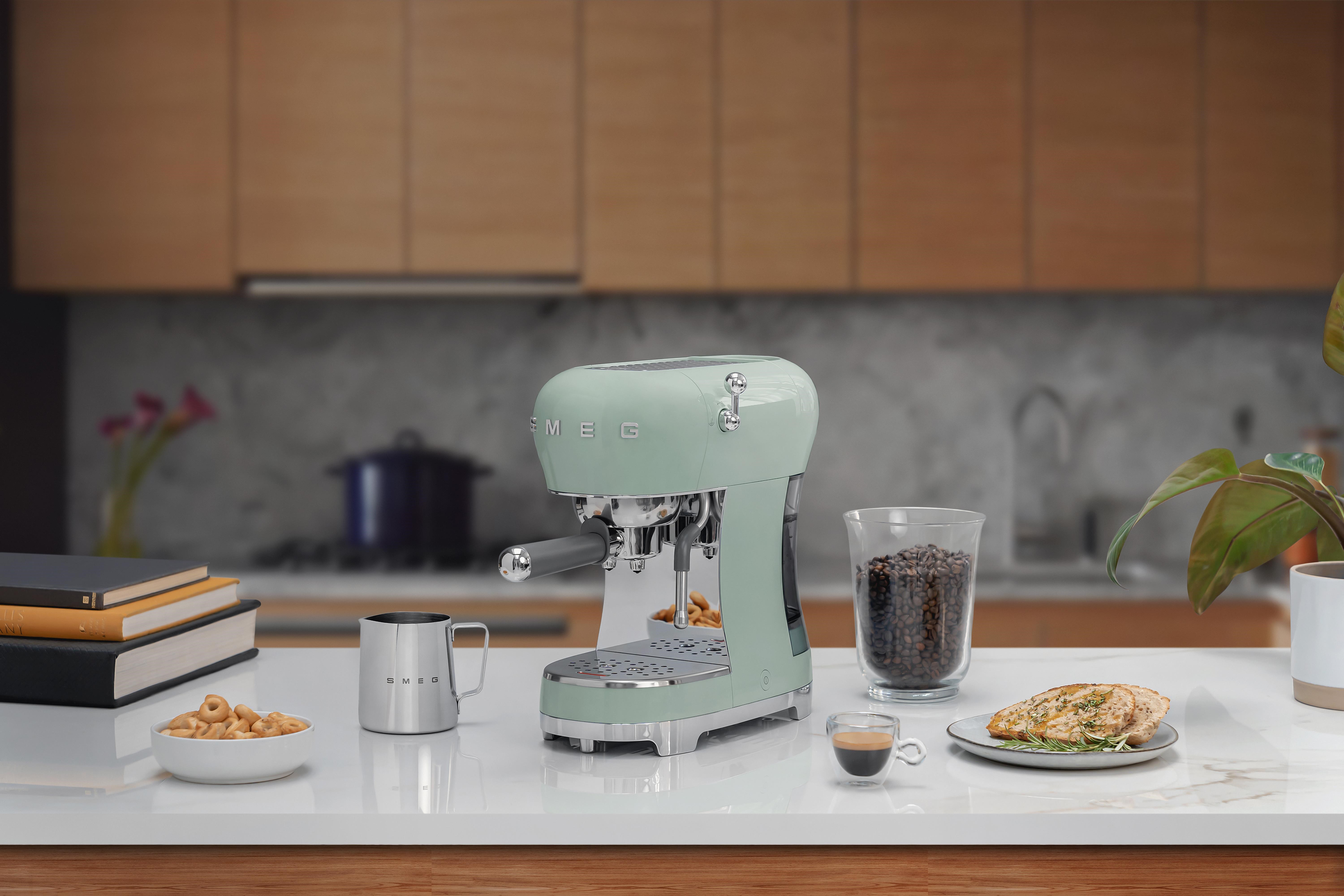 SMEG ECF02PGEU STANDART ESPRESSO MAKİNASI PASTEL YEŞİL