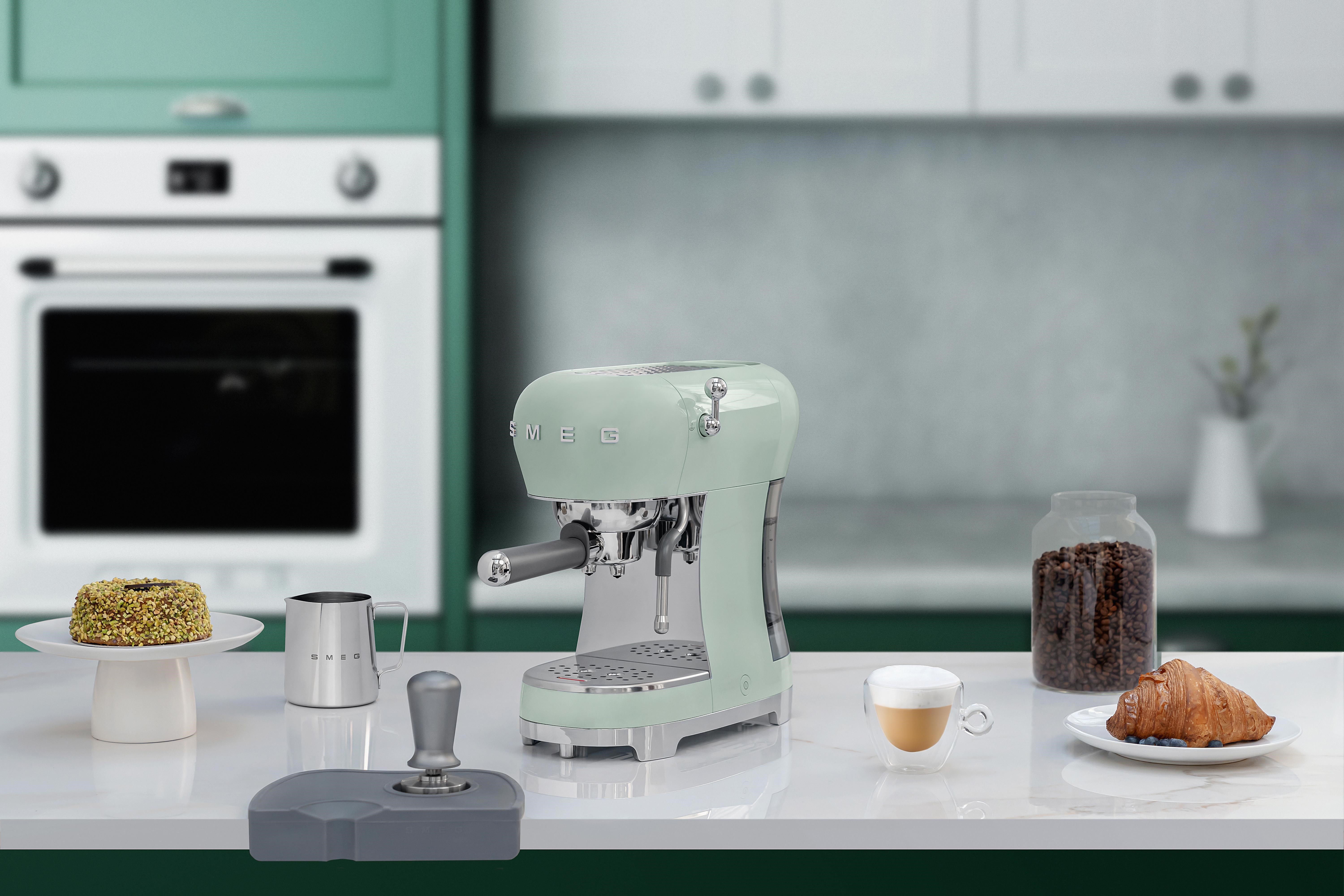 SMEG ECF02PGEU STANDART ESPRESSO MAKİNASI PASTEL YEŞİL