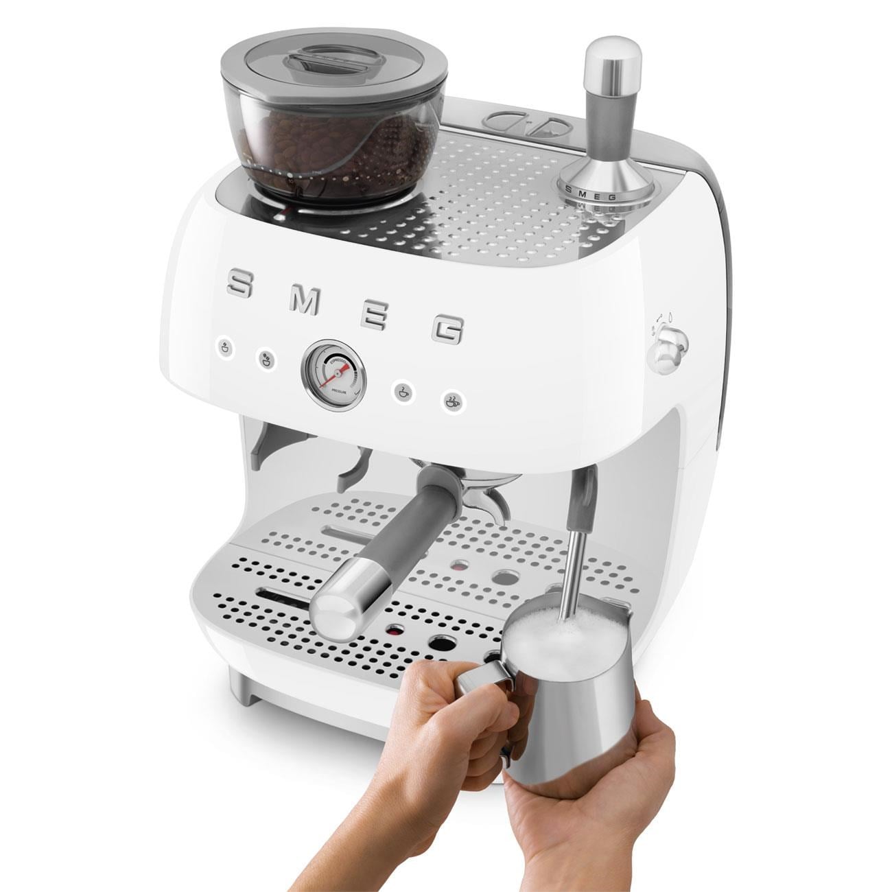 SMEG EGF03WHEU KAHVE ÖĞÜTÜCÜ ESPRESSO MAKİNASI BEYAZ