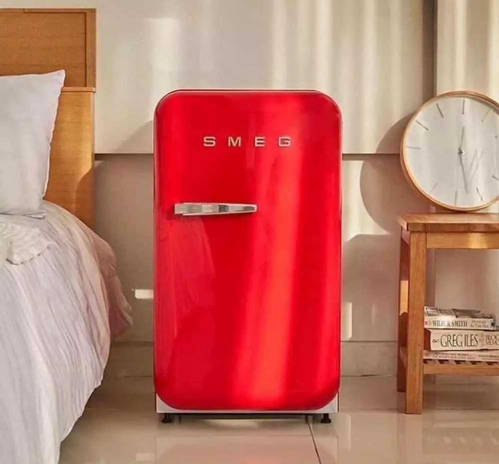 Smeg Fab5 Kırmızı Retro Mini Buzdolabı Sağ Menteşe