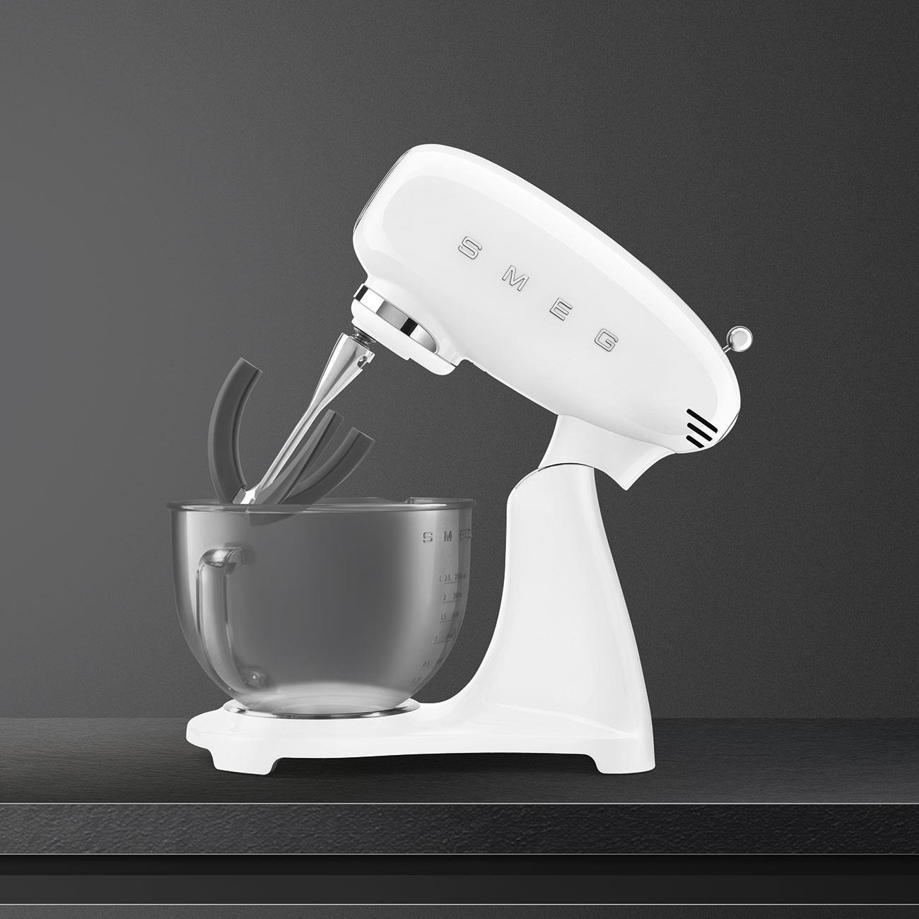 SMEG STAND MİKSER BEYAZ CAM KASELİ