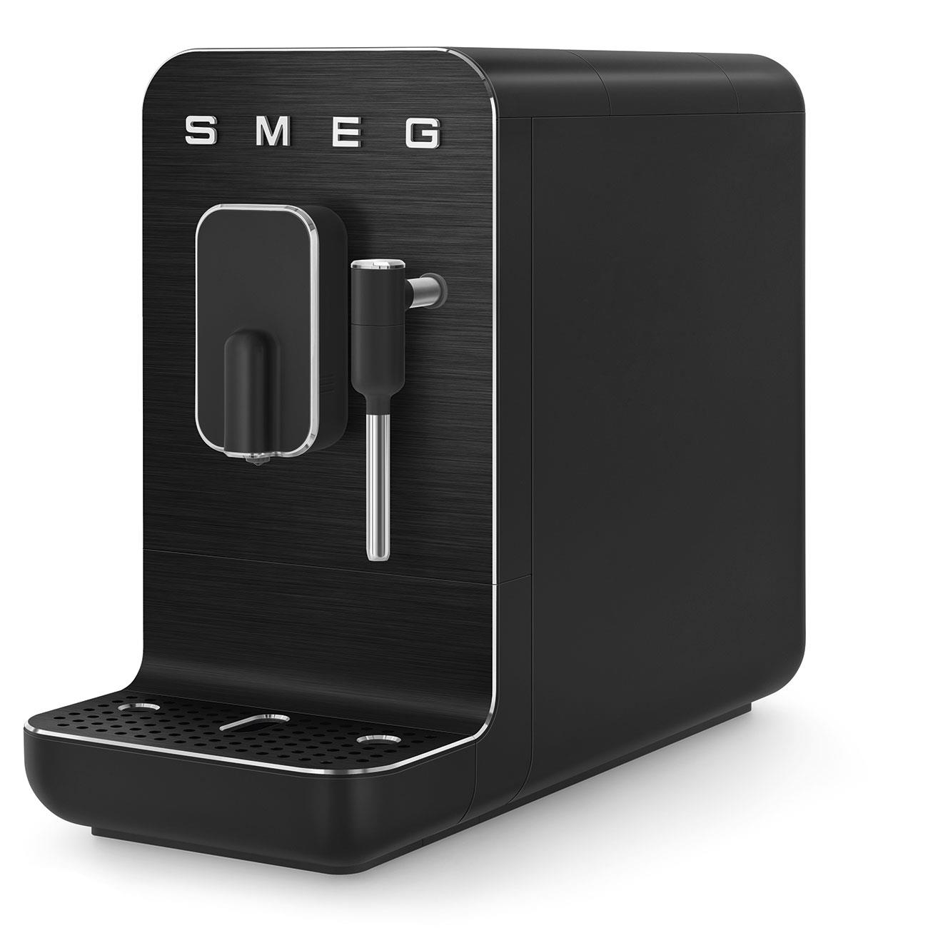 SMEG TAM OTOMATİK KAHVE MAKINASI FULL BLACK