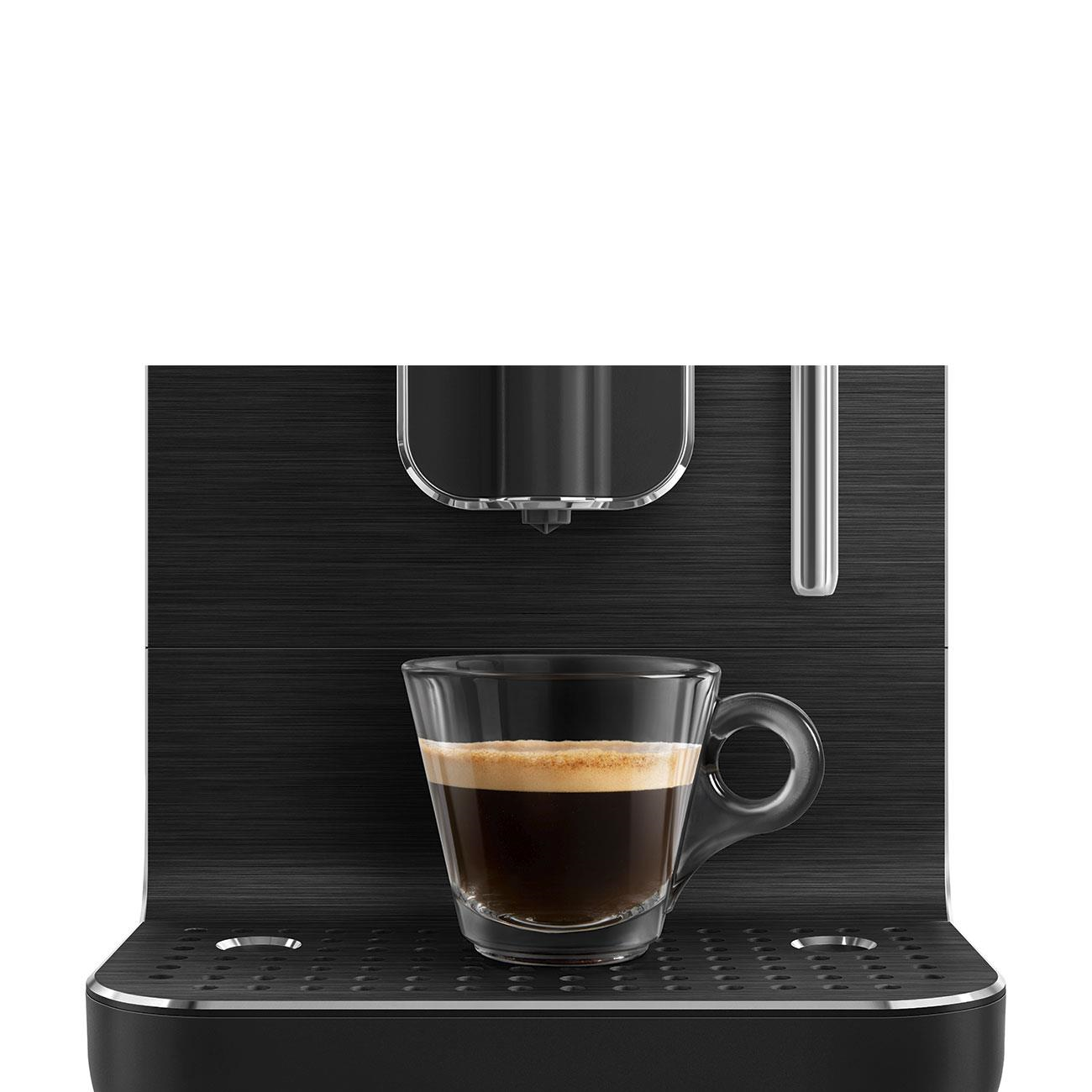 SMEG TAM OTOMATİK KAHVE MAKINASI FULL BLACK