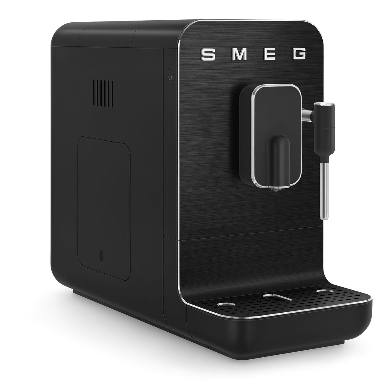SMEG TAM OTOMATİK KAHVE MAKINASI FULL BLACK