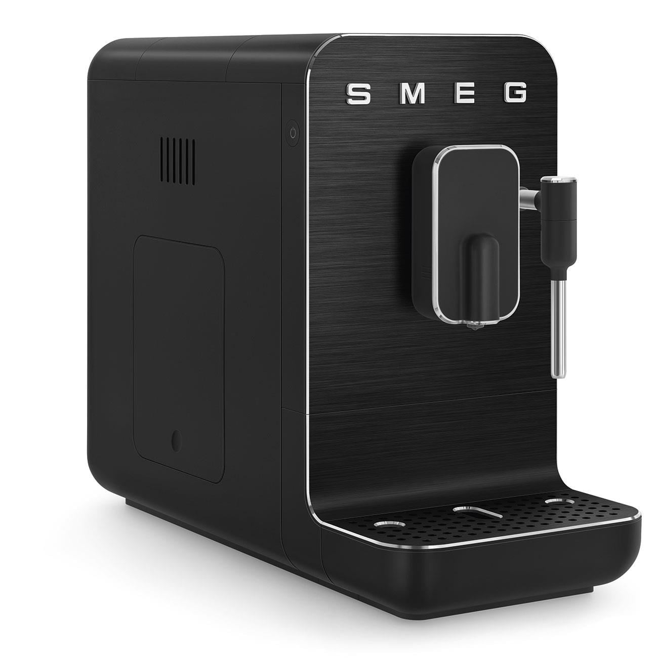SMEG TAM OTOMATİK KAHVE MAKINASI FULL BLACK
