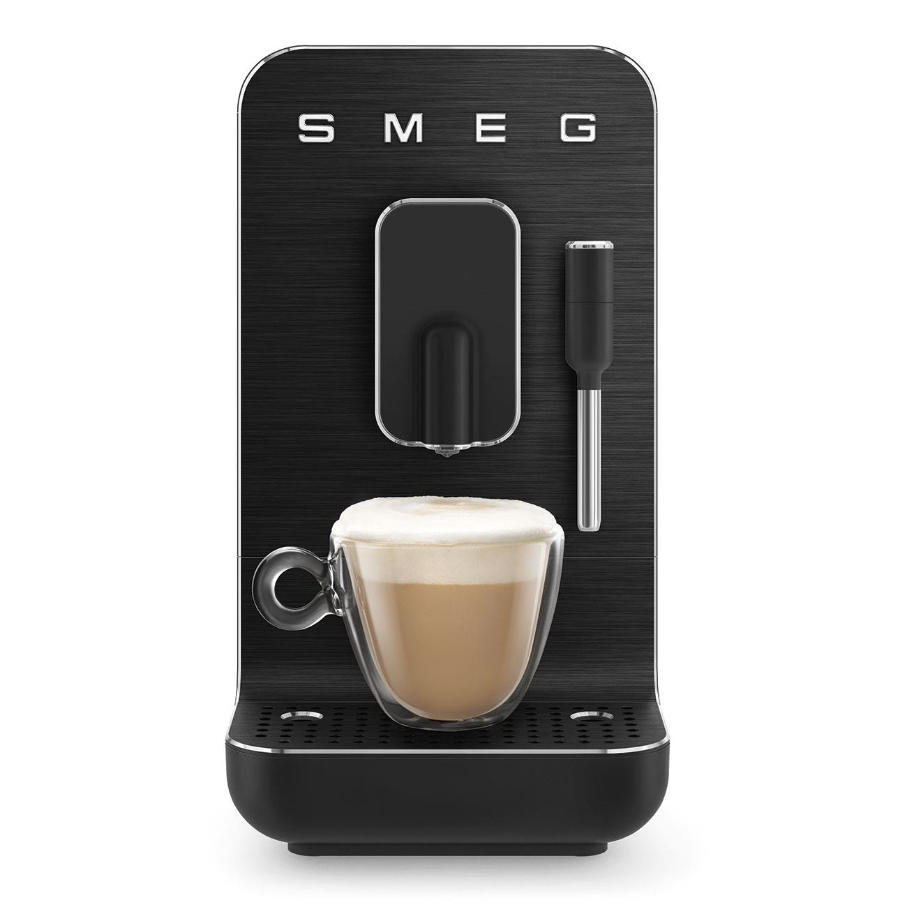 SMEG TAM OTOMATİK KAHVE MAKINASI FULL BLACK
