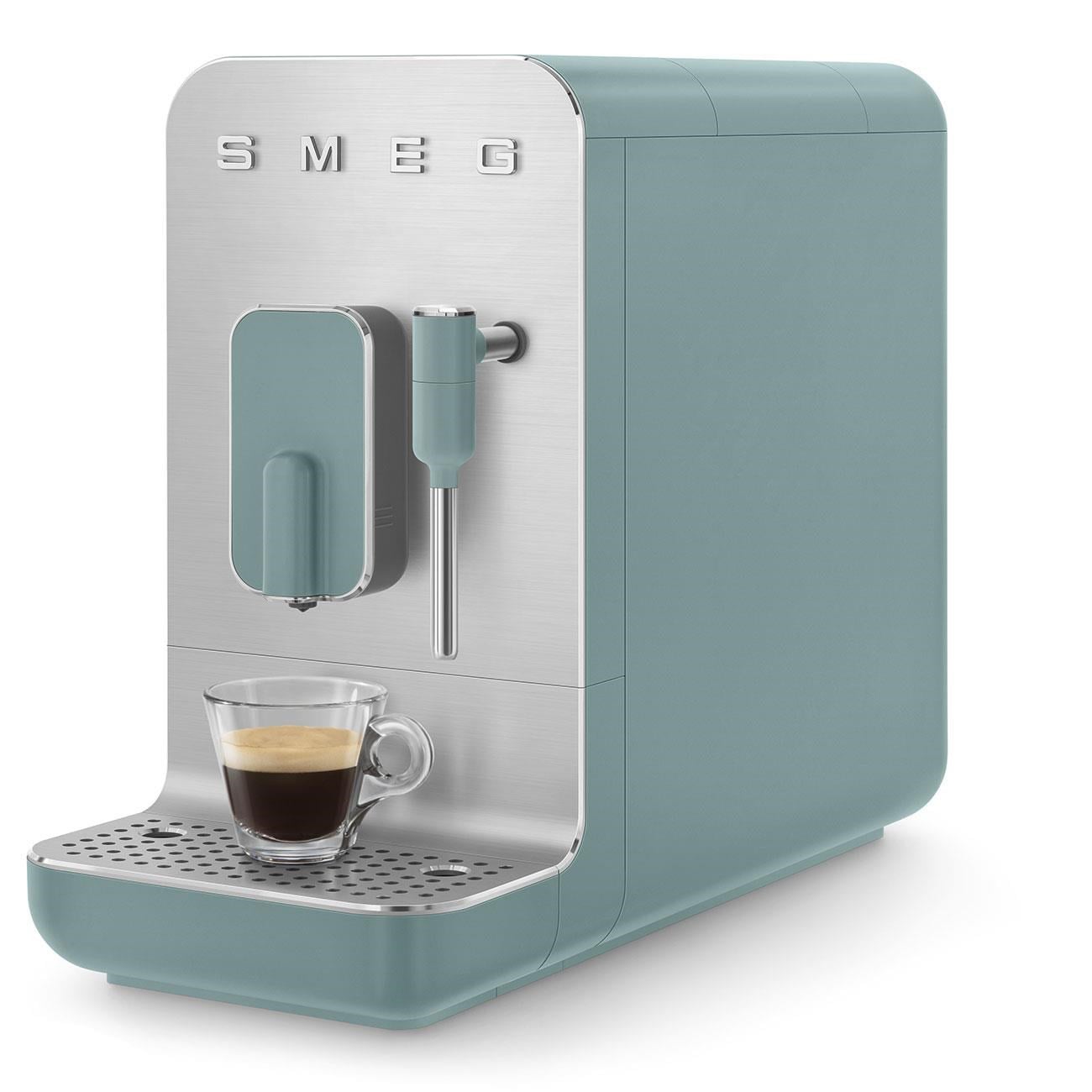 SMEG TAM OTOMATİK KAHVE MAKINASI ZÜMRÜT YEŞİLİ