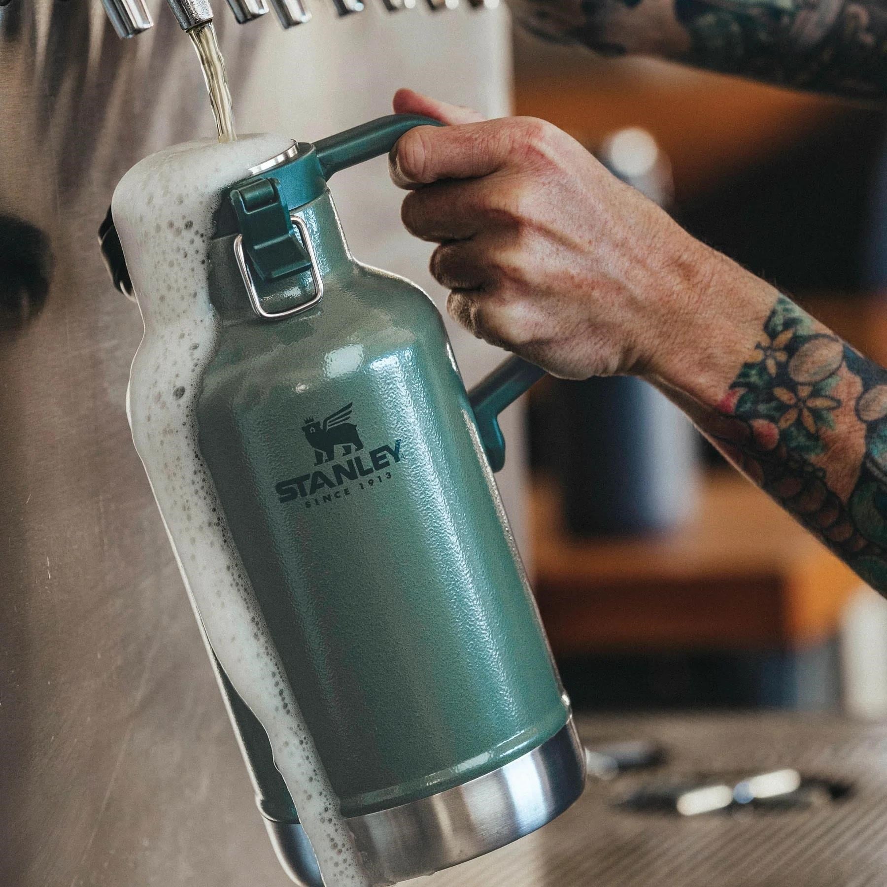 Stanley Classic Easy-Pour Growler Termos Hammertone Green 1.9L - 10-01941-067