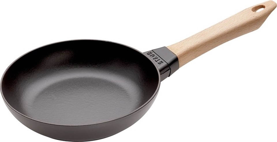 Staub 20cm Ahşap Tutacaklı Demir Döküm Kızartma Tavası - 405119500