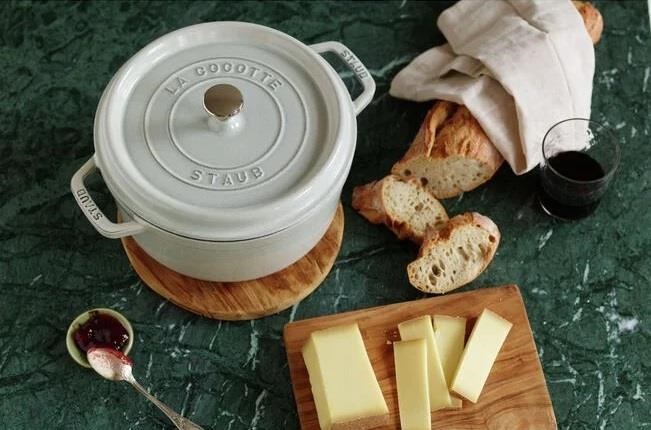 Staub 24cm 3,7Lt Trüf Beyazı Yuvarlak Döküm Tencere - 405014120