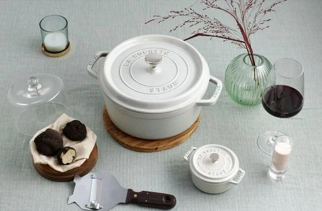 Staub 24cm 3,7Lt Trüf Beyazı Yuvarlak Döküm Tencere - 405014120
