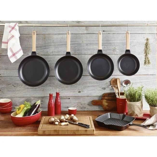 Staub Ahşap Saplı Döküm Kızartma Tavası - 405119510